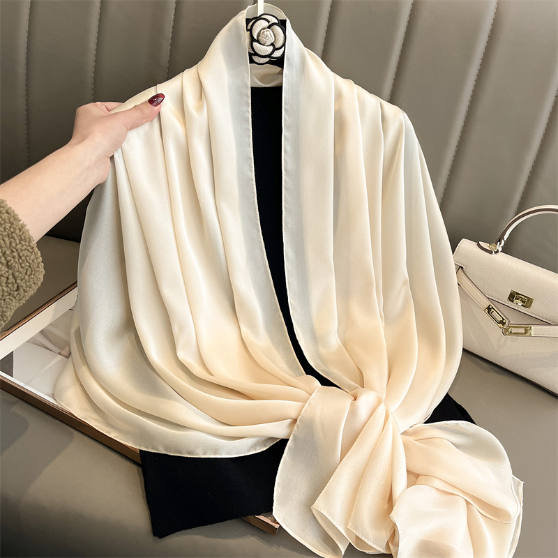 2024 marca de lujo primavera P - Pashmina Wrap Large reseña y precio